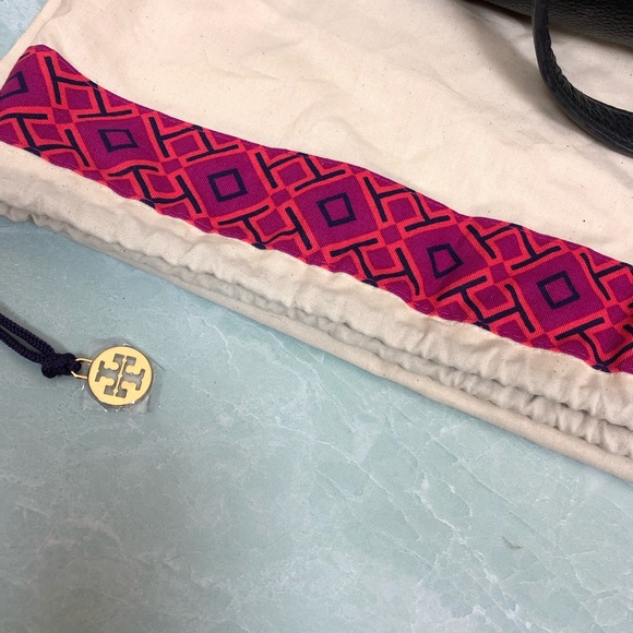 Tory Burch black leather shoulder bag big logo - Picture 8 of 8